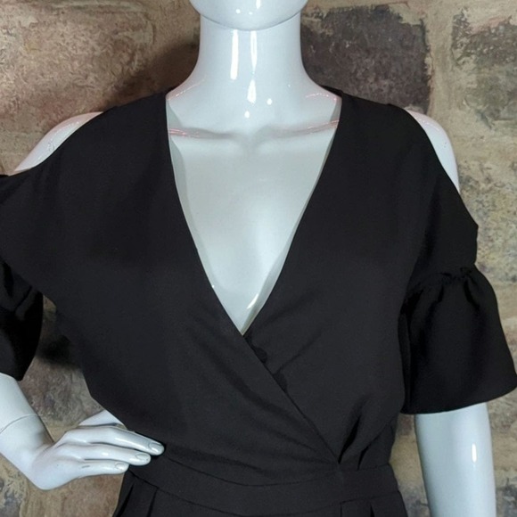 Zara Basic‎ Black Romper Cold Shoulder Woman's Size XS Short Sleeve V-Neck - Picture 3 of 14